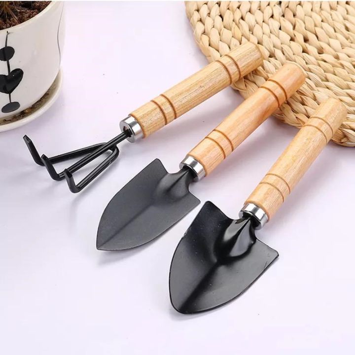 small garden tools