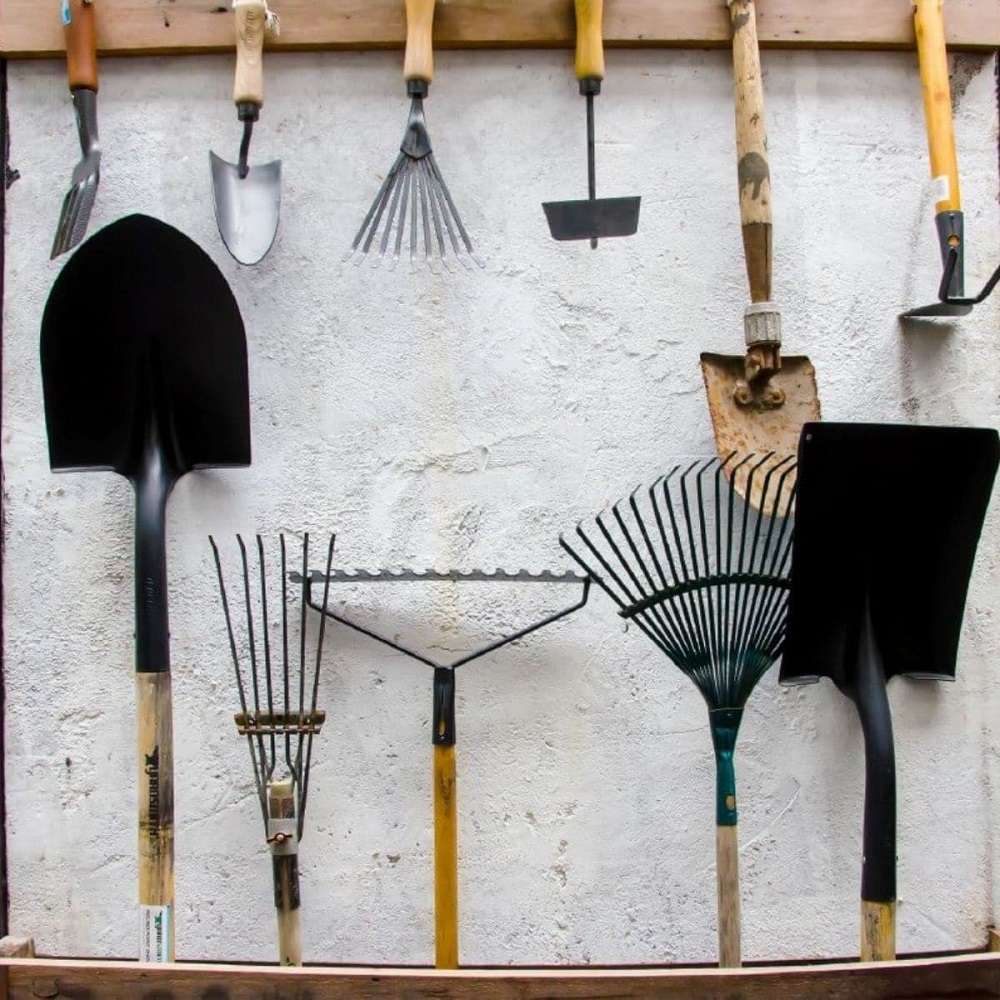 clean-and-store-garden-tools-featured