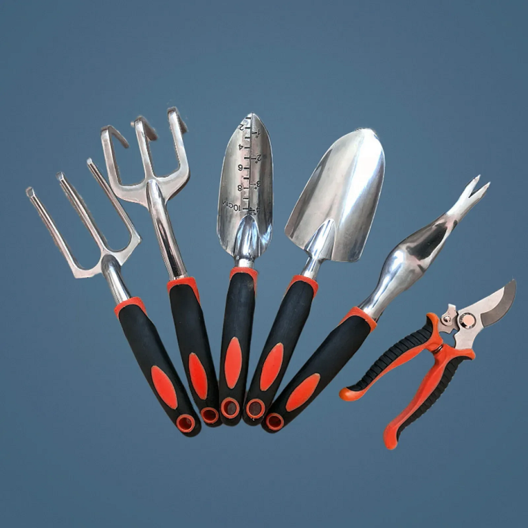 Small Garden Tools: Must-Have Tools for Every Home Gardener