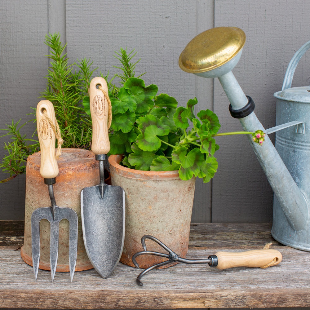 landscaping tools