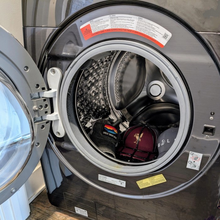 can you wash a hat in the washing machine